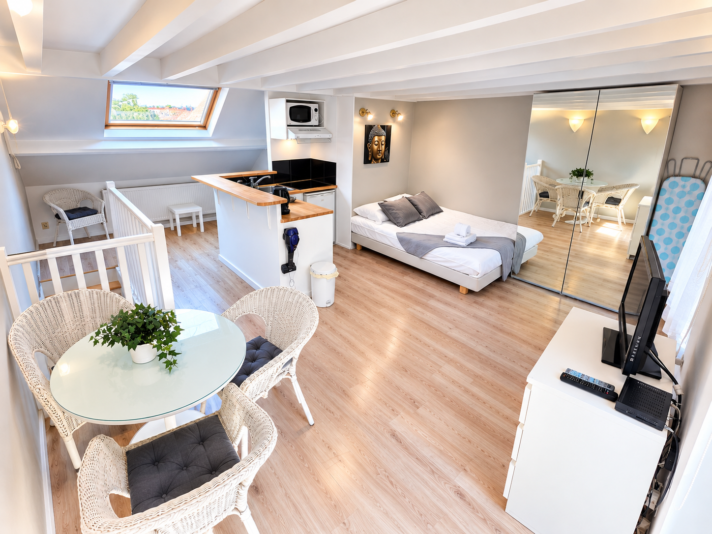 Photo : CENTRE - GRAND STUDIO MEUBLE + BELLE TERRASSE